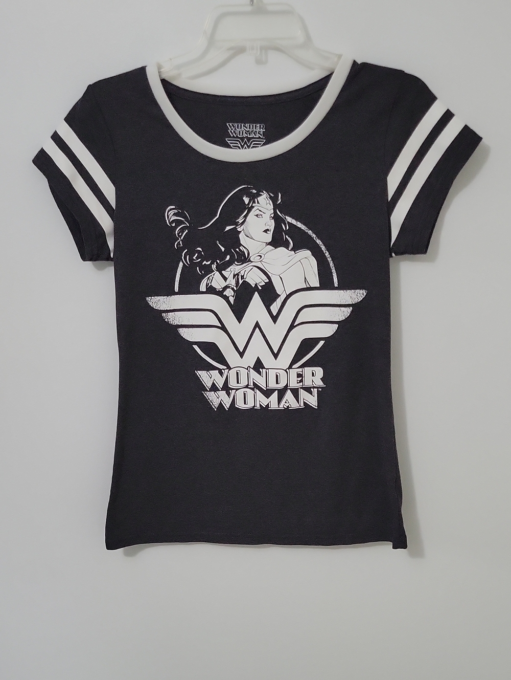 Wonder Women Graphic Tee, Size Large (11/13)